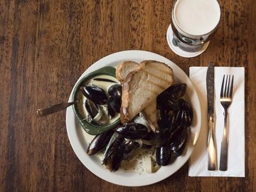 Mussels in Garlic Cream Sauce