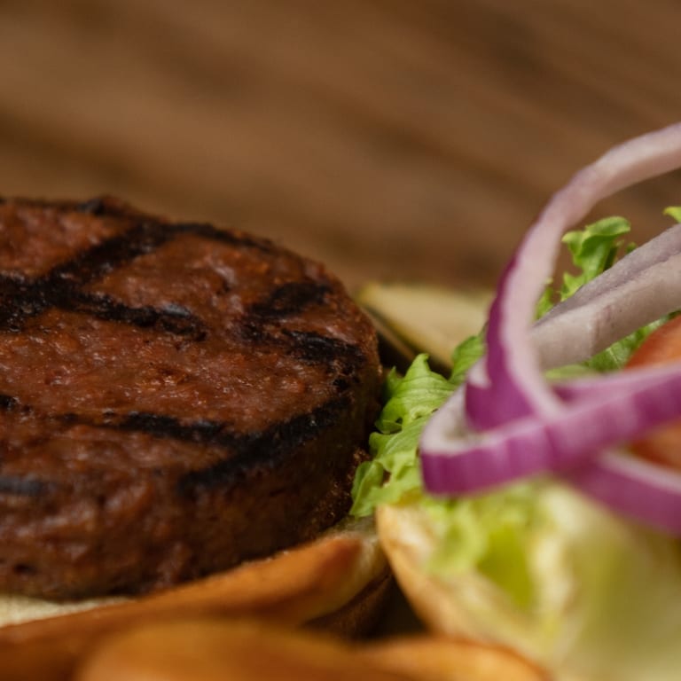 Delicious Burgers: A Crowd Favorite